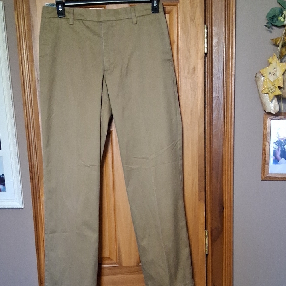Dockers Men's Khaki Chinos